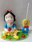 topo com vela branca de neve