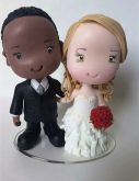 noivo negro e noiva loira